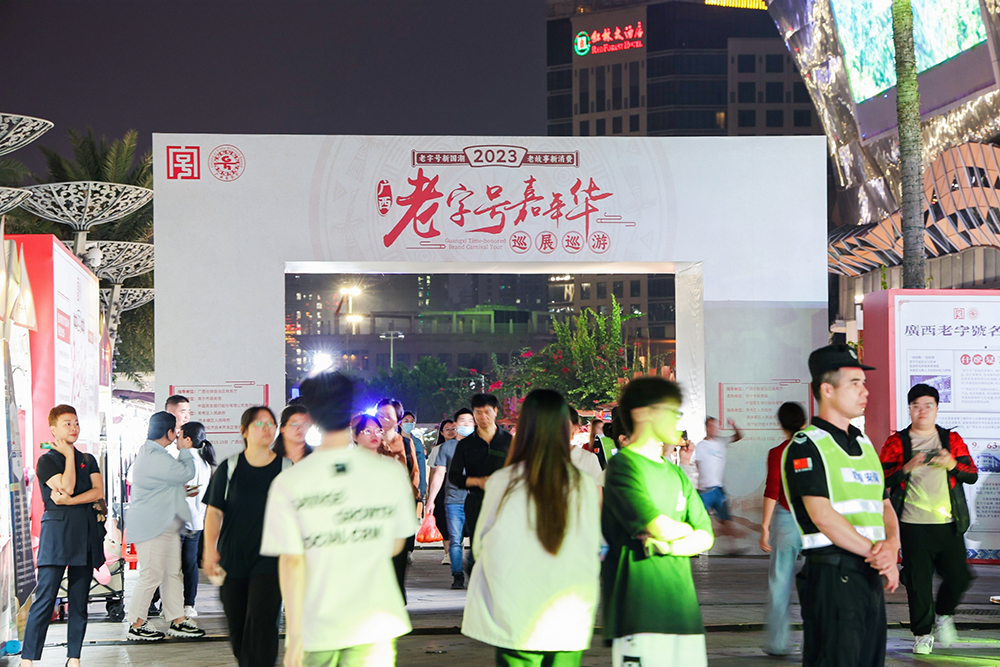 风暴娱乐官方响应式多终端网页版面配置管理图片